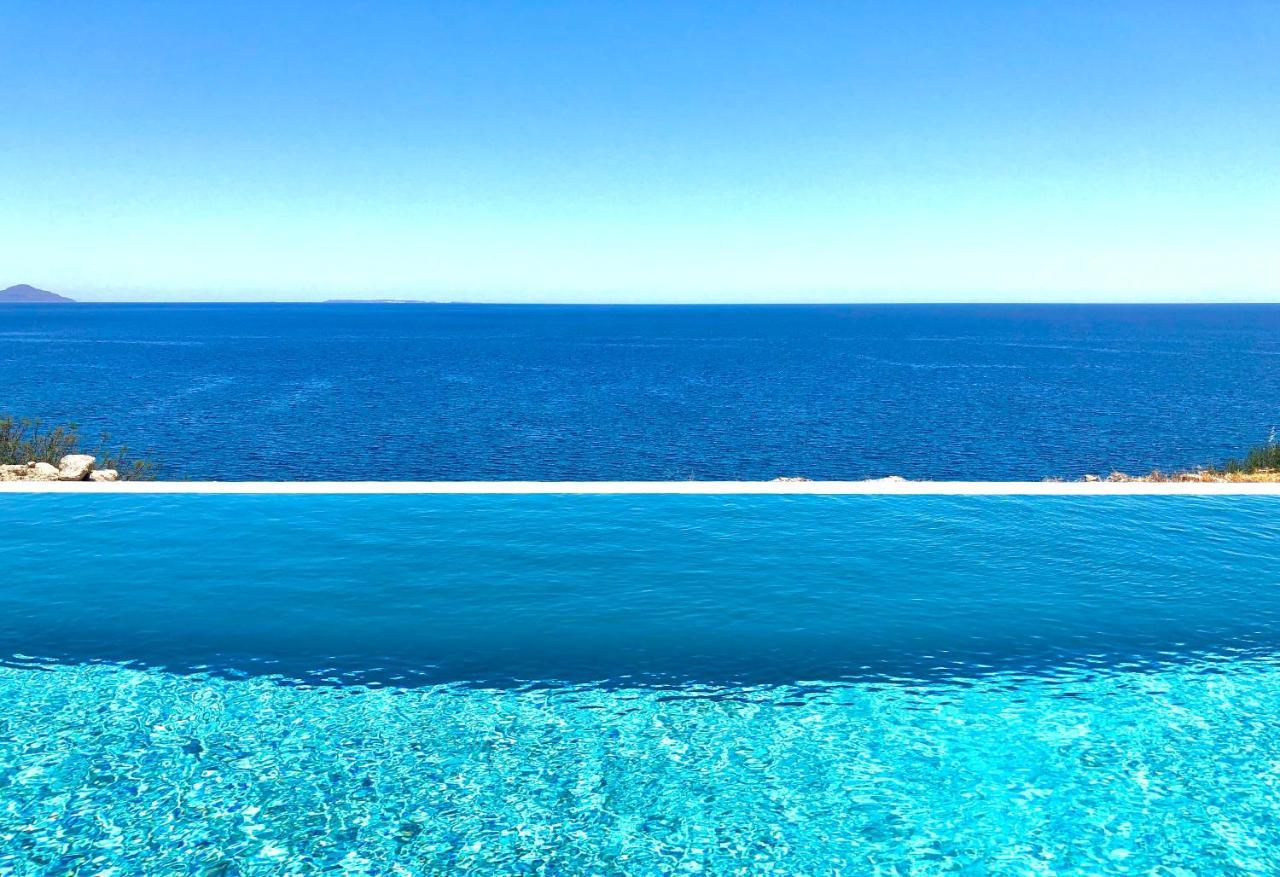 Kuro Beach House - Oceanfront Luxury & 25M Pool Achlia المظهر الخارجي الصورة