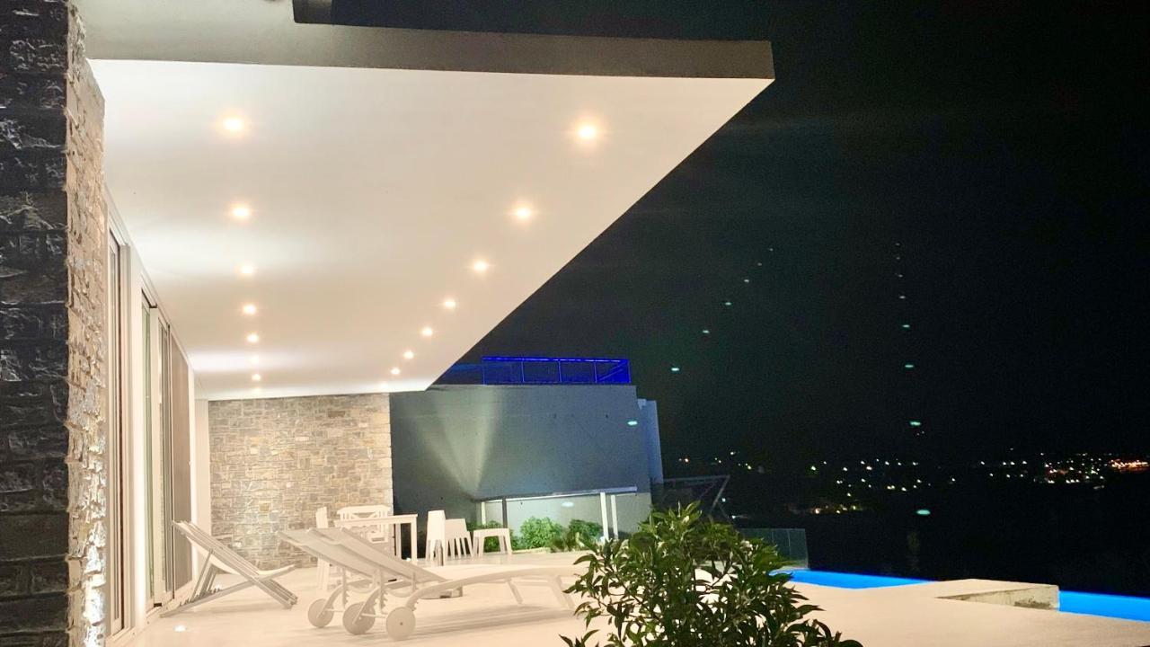 Kuro Beach House - Oceanfront Luxury & 25M Pool Achlia المظهر الخارجي الصورة